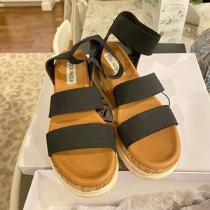 Steve Madden strappy Bandi platform wedge 7